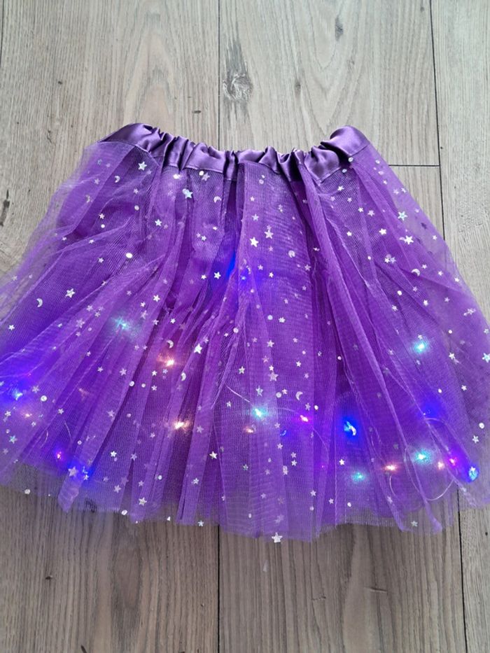Jupe en tulle lumineuse. Déguisement carnaval ou décor snoezelen
