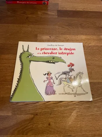 Livre L’école des Max Le prince le dragon et le chevalier intrépide