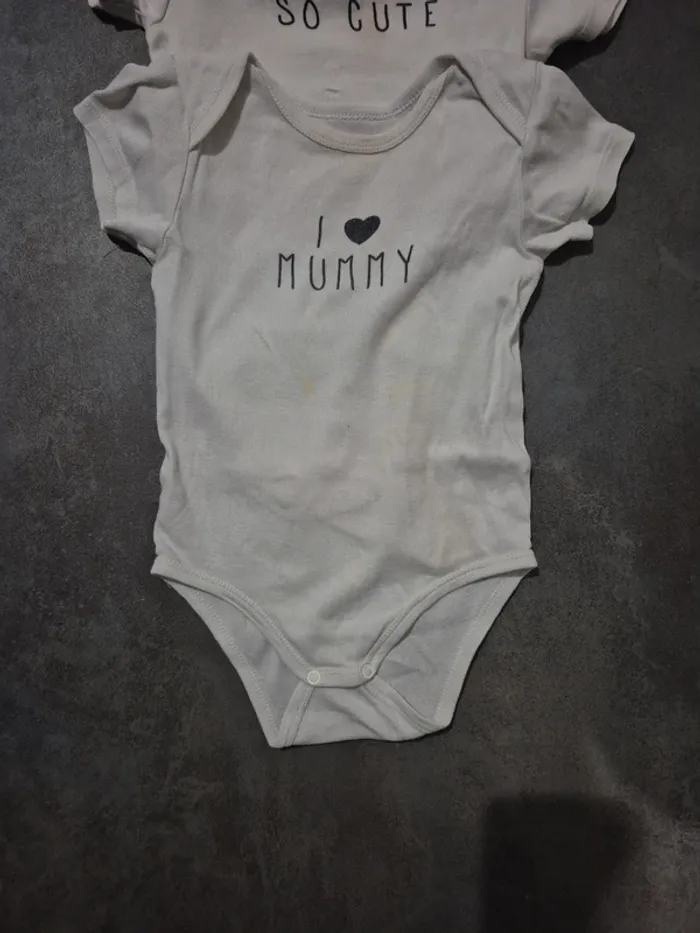 Lot 6 bodies manches courtes taille 12 mois bébé fille - photo numéro 9