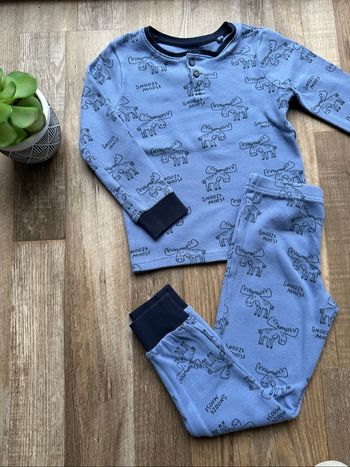 - Pyjama C&A  - 6 ans - Très bon état