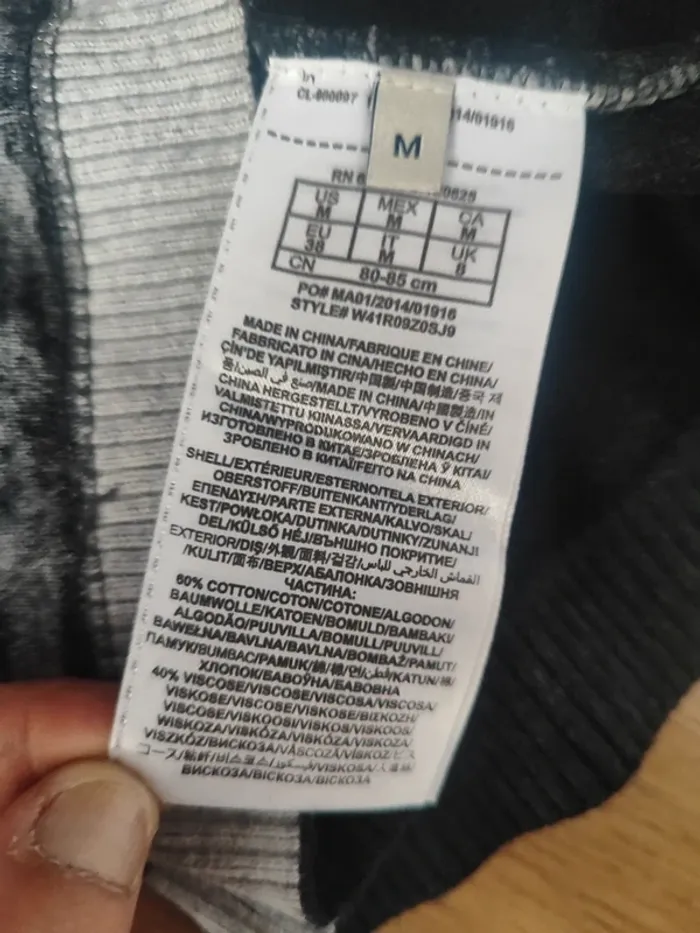 Pull Col V Guess Noir & Gris Imprimé Visage - Taille M - Coton Viscose - Très Bon État - photo numéro 5