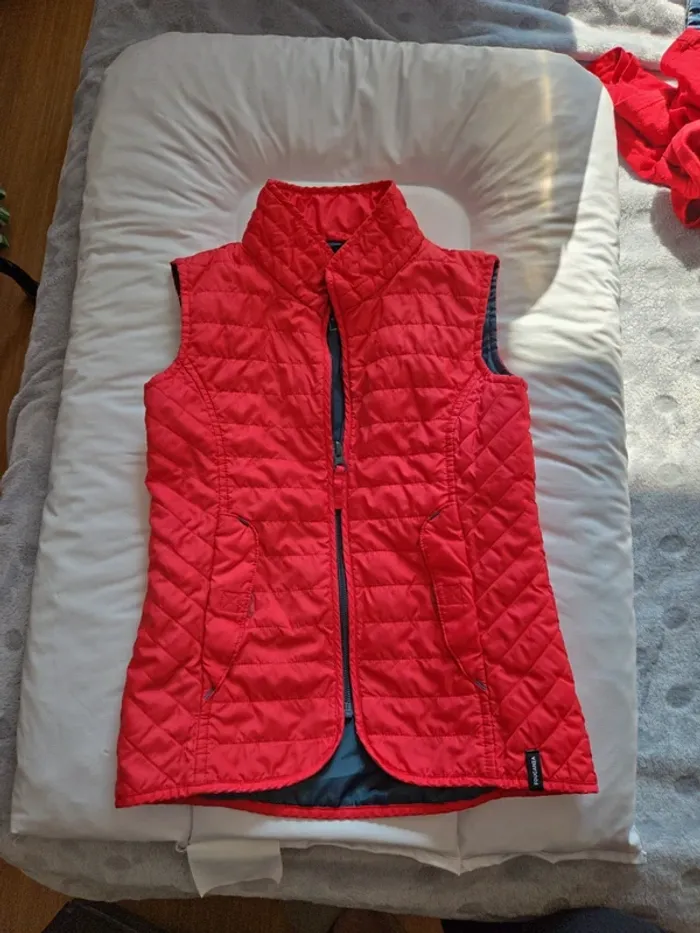 Blouson sans manche très leger taille 6 ans