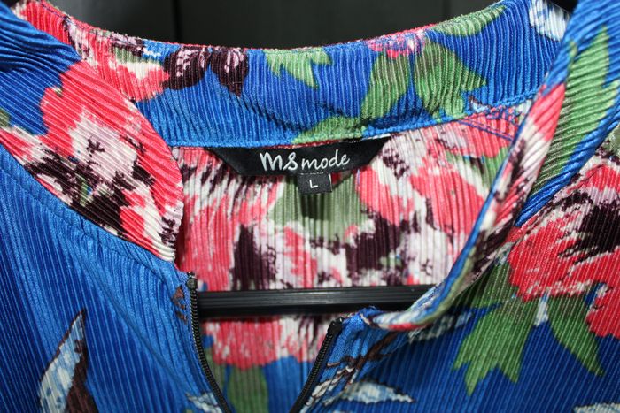 Veste bleue avec fleurs rose/rouge - photo numéro 6