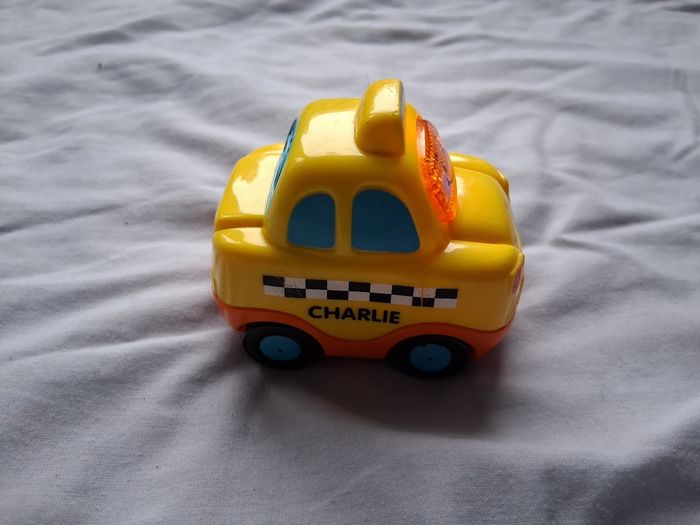 Véhicule tutute bolide Charlie jolie taxi - photo numéro 3