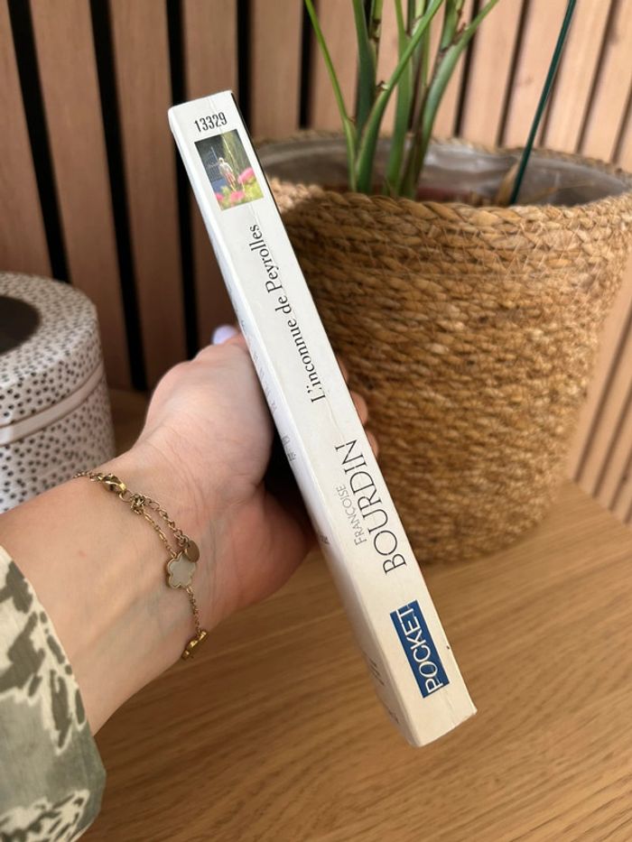 Livre L’inconnue de Peyrolles - photo numéro 3