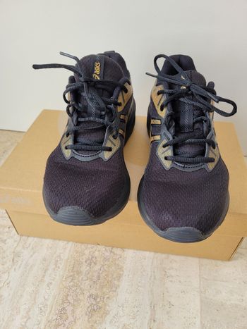 Baskets Asics Noires et dorées