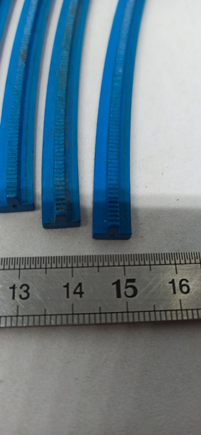 Rails bleus en courbe lego - photo numéro 3