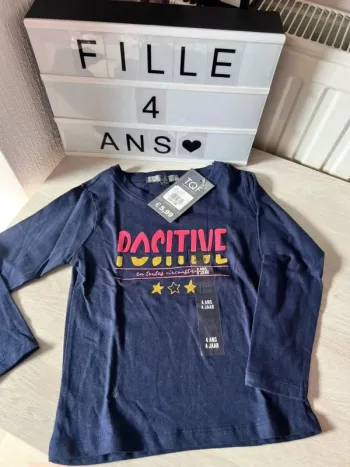 T shirt longues manches TQF marine 4 ans neuf
