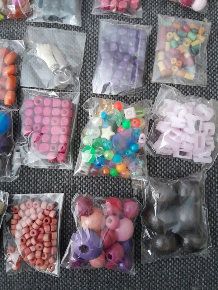 Lot de 40 sachets de perles - photo numéro 2
