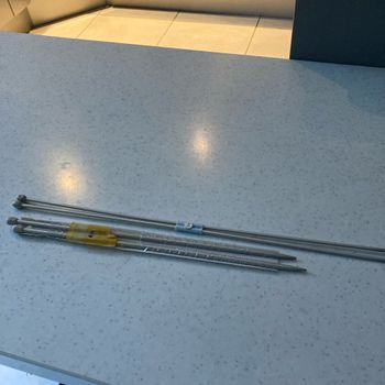 Lot de deux paires aiguilles à tricoter n 31/2 41/2