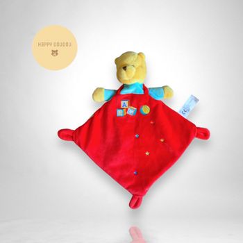Peluche Doudou plat losange Winnie l'ourson rouge DP262