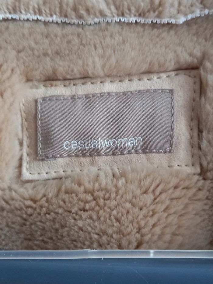 Manteau en cuir et fourrure à l'intérieur marque casual woman taille 38 - photo numéro 4