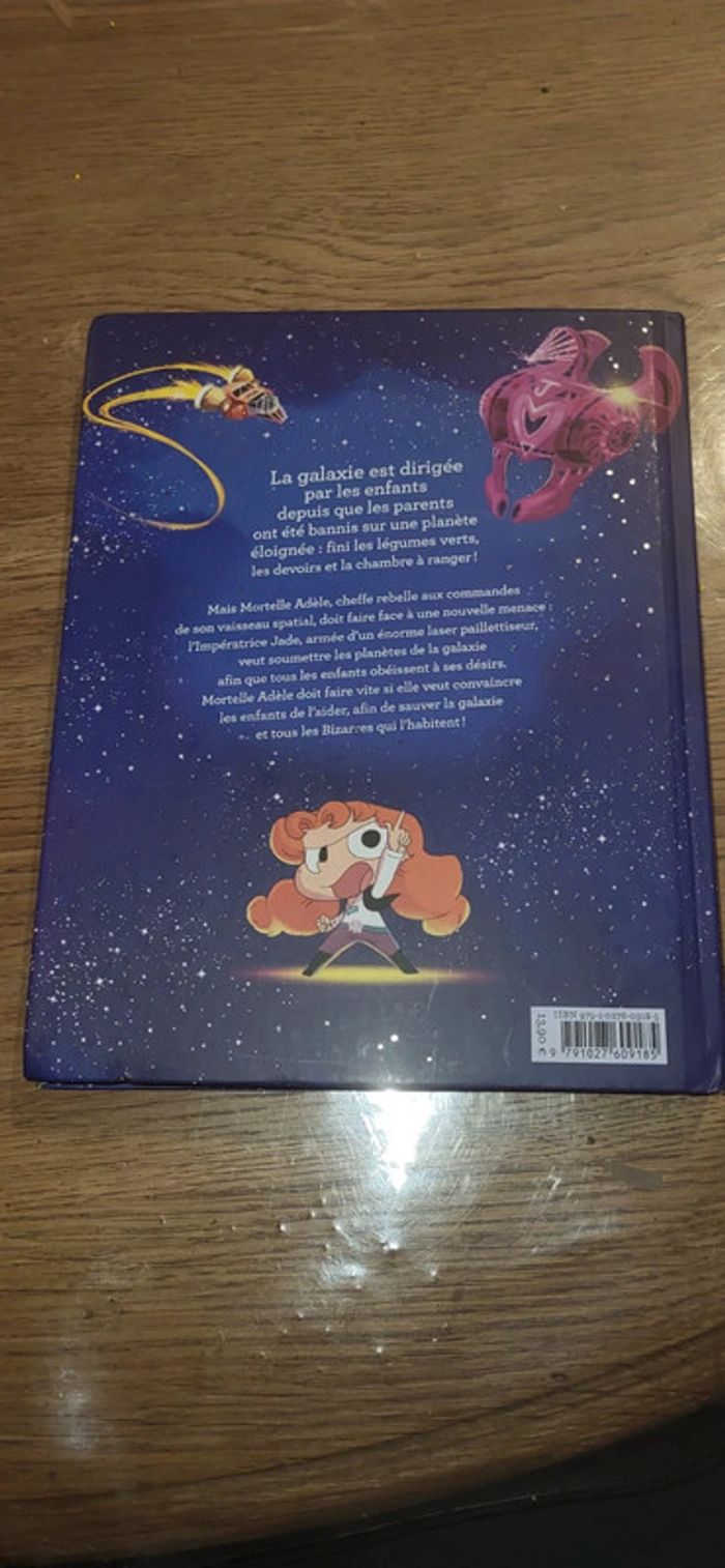 Livre mortelle Adèle et la galaxie des bizarres - photo numéro 2
