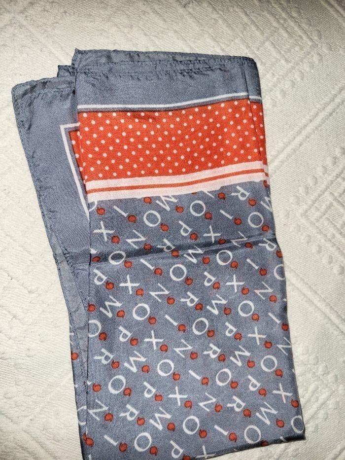 Carre foulard MONOPRIX NEUF gris et rouge - photo numéro 2