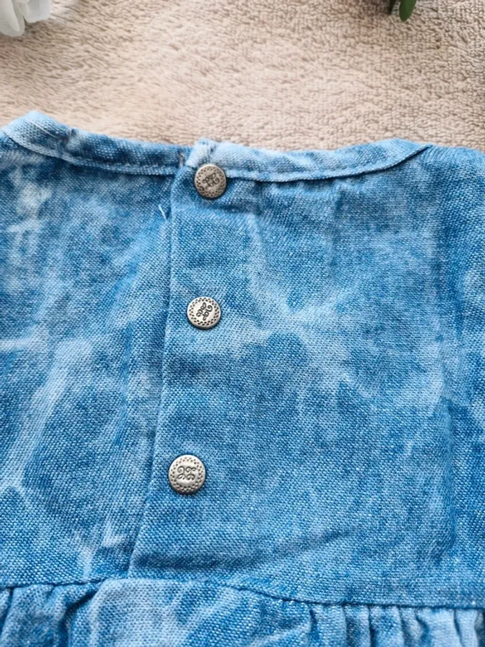 Robe avec motif bébé fille 6 mois - en parfait état - photo numéro 4