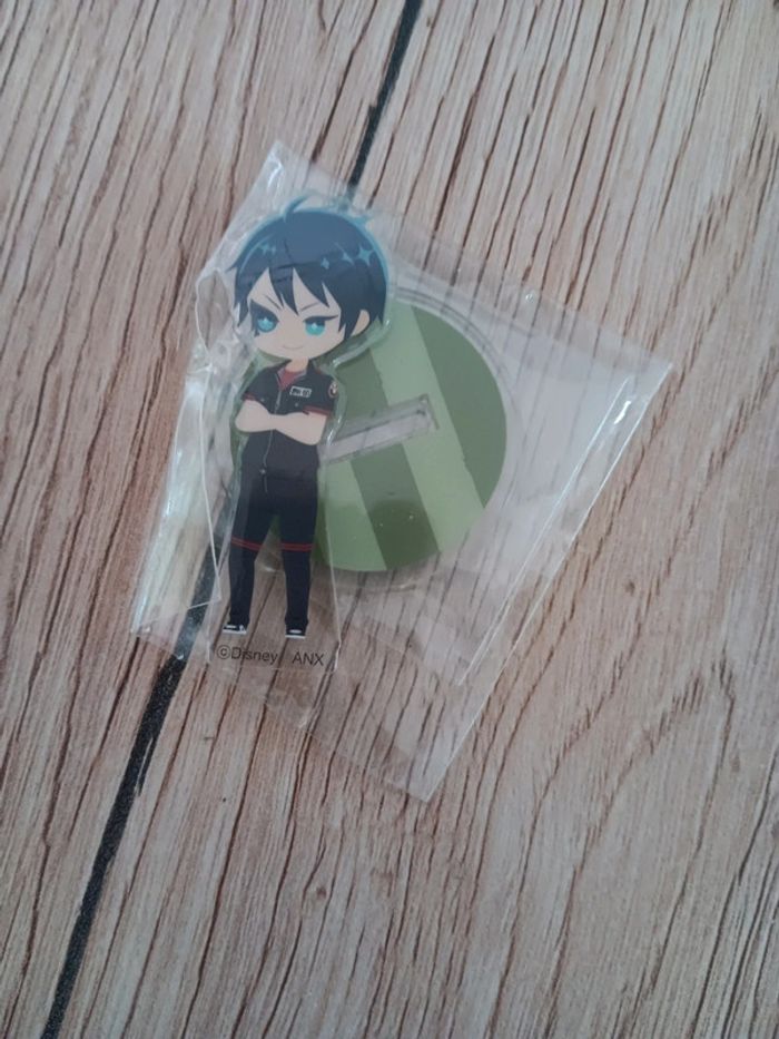 Petit standee twisted wonderland deuce heartlabyul