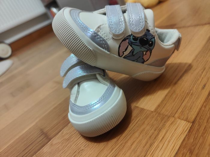 Chaussure stitch taille 19