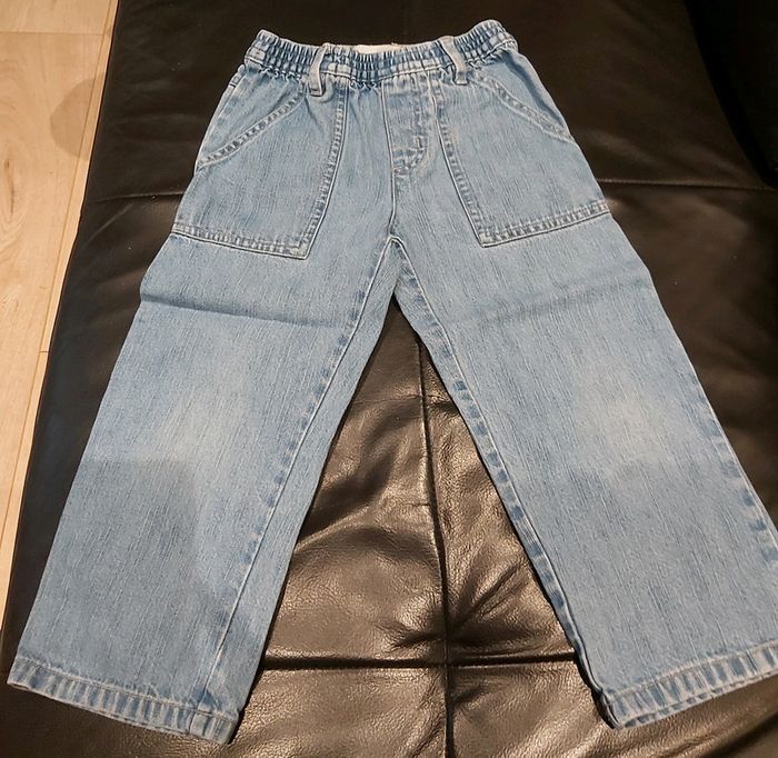 Ensemble jeans et tee-shirts mixte 4 ans en très bon état (78) - photo numéro 5