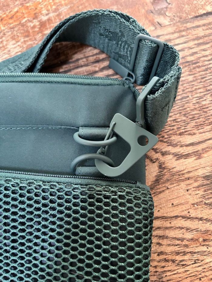 Sacoche Lacoste - photo numéro 3