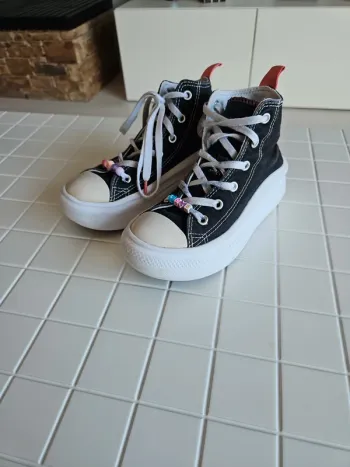 Converse noire à plateforme
