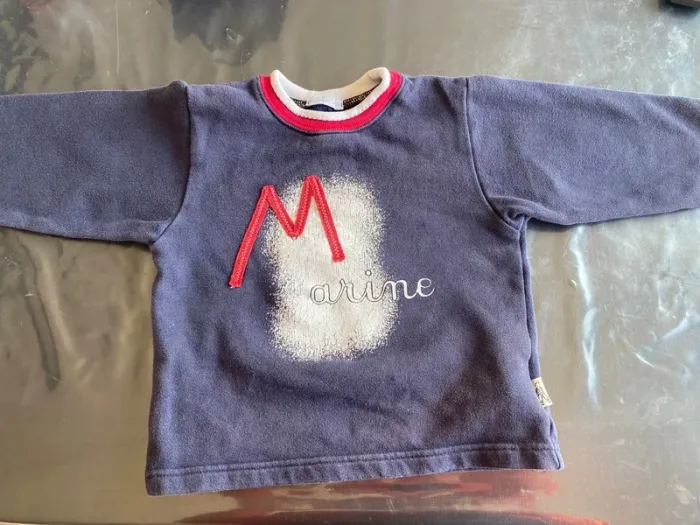 Lot 4 ans: 1 sweat, 1 pantalon fin et un tee shirt - photo numéro 2