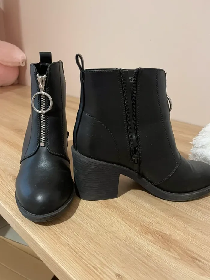 Bottines noires mise 1 fois - photo numéro 4