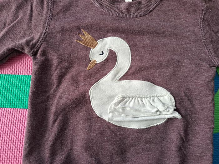 Lot 2 pulls + 1 gilet sans manches 18m - photo numéro 3