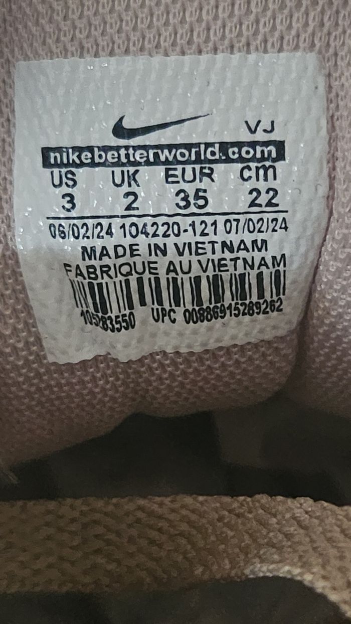 Basket nike enfant neuf - photo numéro 4