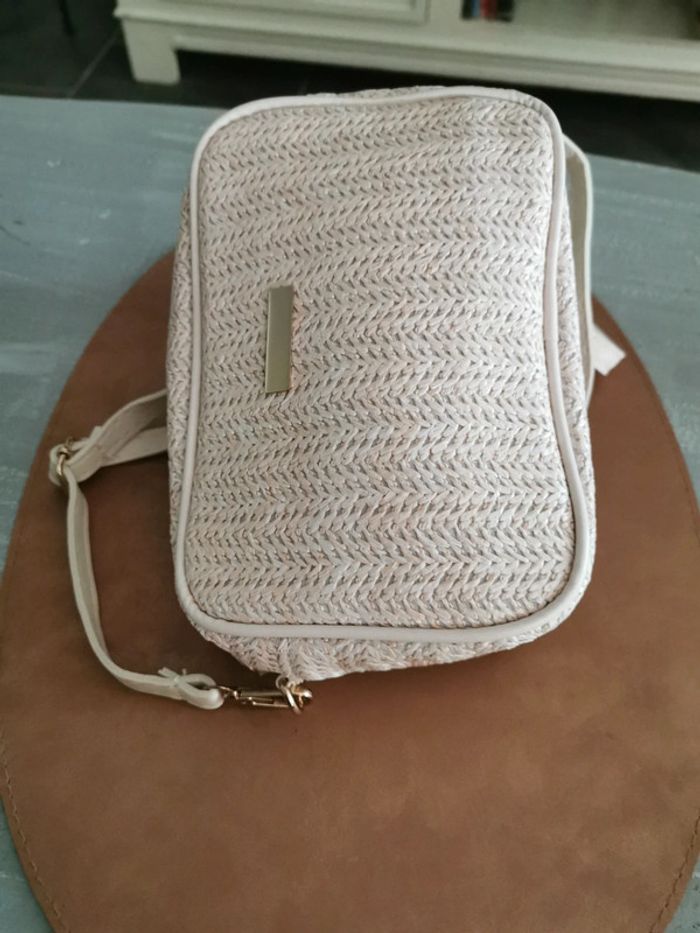 Sac en paille en bandoulière femme tendance - photo numéro 3