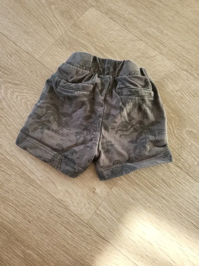 Short 3/6 mois - photo numéro 3