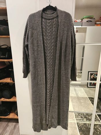 Ensemble cardigan et robe en maille grise