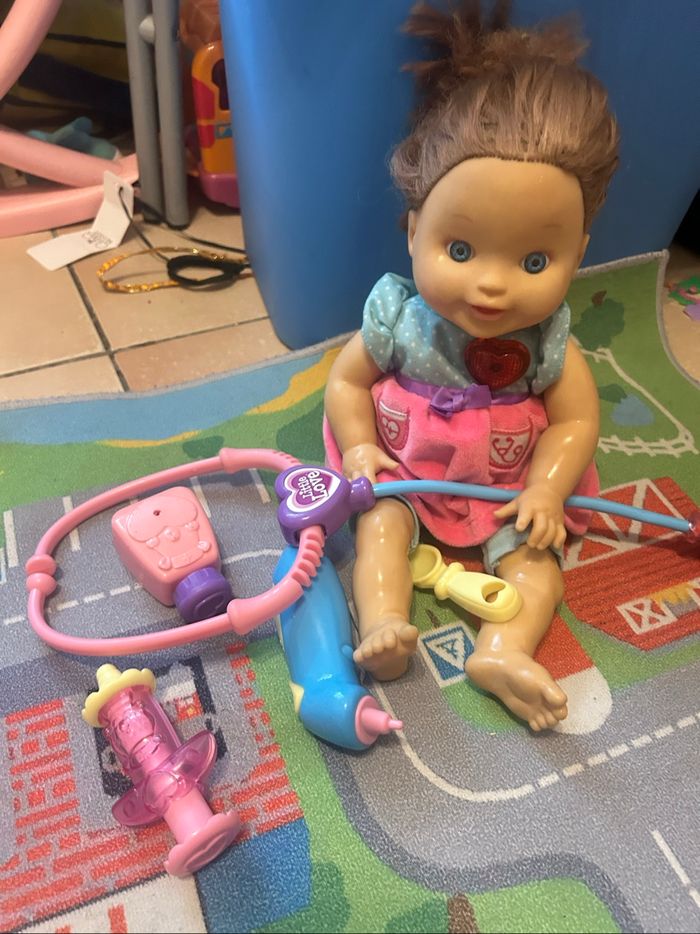 Poupée  a soigner  Little love  V tech