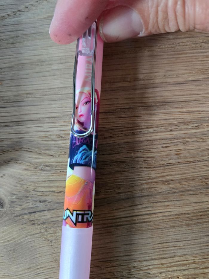 Stylo crayon demon hunters kpop huntrix - photo numéro 2