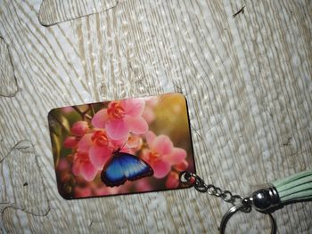 Porte clé papillon et orchidée neuf