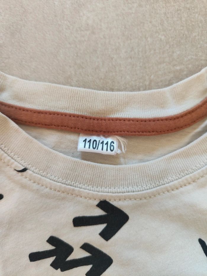 Lot un short tape a l'oeil 4 ans 2 t-shirts Zeeman taille 4 ans beige moutarde marron palmiers - photo numéro 5