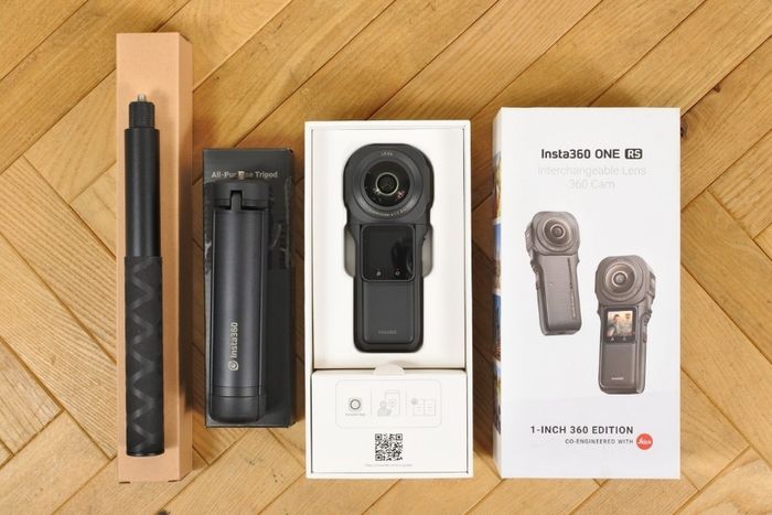 Insta 360 ONE RS I-Inch édition Action caméra+selfi stick& trépied