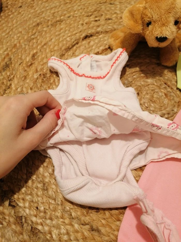 Lot dans les tons roses 1 mois - photo numéro 4