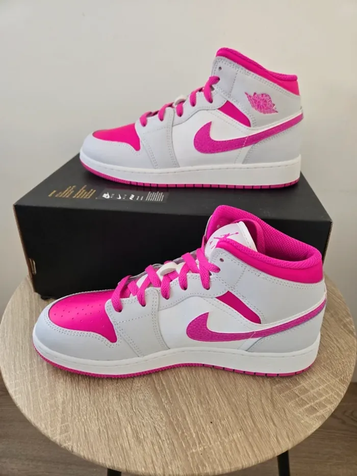Nike air Jordan 1 mid taille 40 neuves blanc rose fuchsia - photo numéro 3