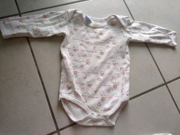 Lot de 3 bodys manches longues. Bébé 6 mois - photo numéro 2