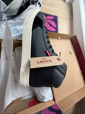 Magnifiques baskets montantes levi’s neuves avec étiquette pointure 39