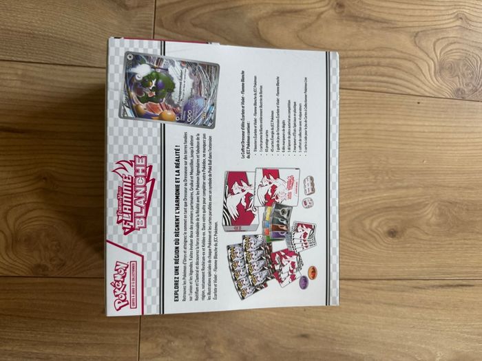 ETB Ev10,5 Flamme blanche Pokémon - photo numéro 3