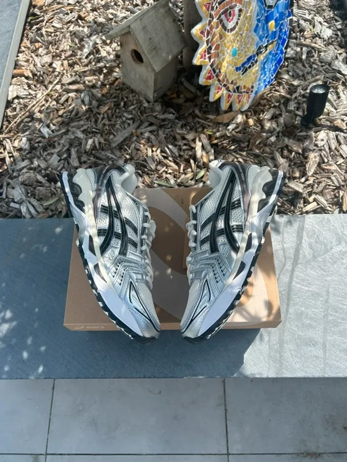 Asics Gel-Kayano 14 – Cream/Black Metallic Plum - 41,5 - photo numéro 2