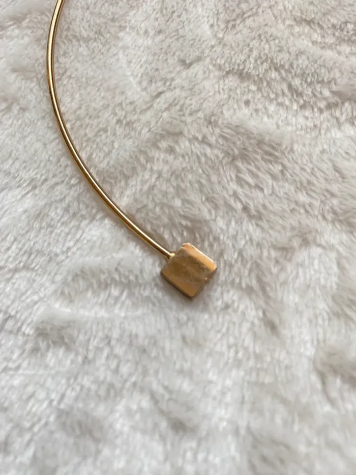 Collier rigide couleur doré - photo numéro 3