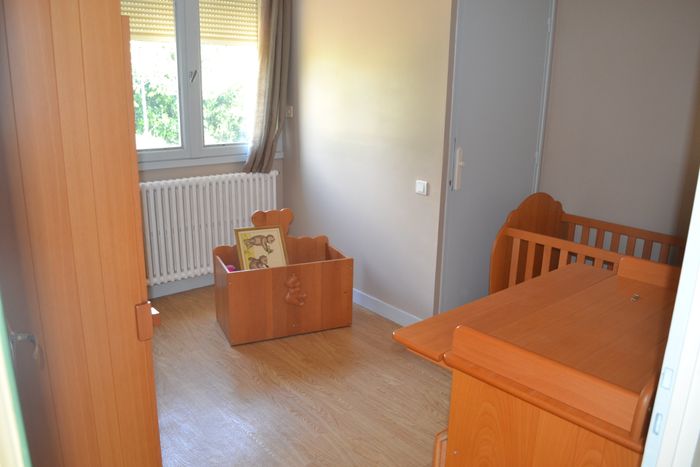 Meubles pour chambre bébé : lit armoire commode fait par un ébéniste - photo numéro 2