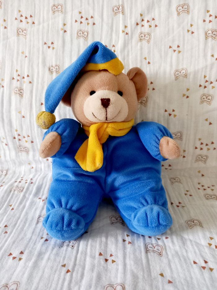 Doudou peluche ours Pricilla Larsen