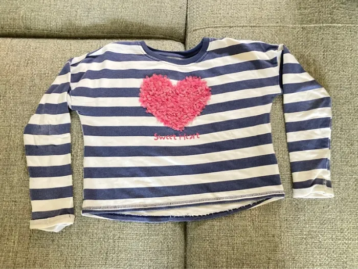 Pull coeur pétales roses