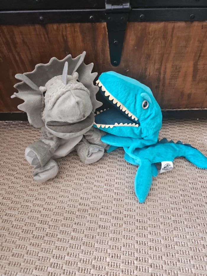 Marionnette peluche jurassic world