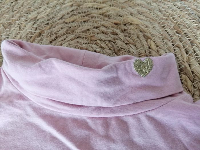 Sous pull rose, détail cœur doré, taille 4 ans. - photo numéro 2