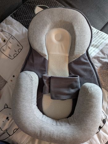 Coussin incliné pour bébé avec reflux