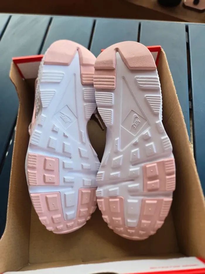 Nike huarache run rose taille 36,5 neuves - photo numéro 7